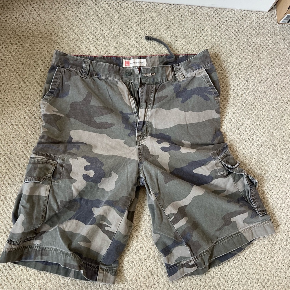 Mossimo Supply Co. Men's Green Camouflage Cargo Shorts